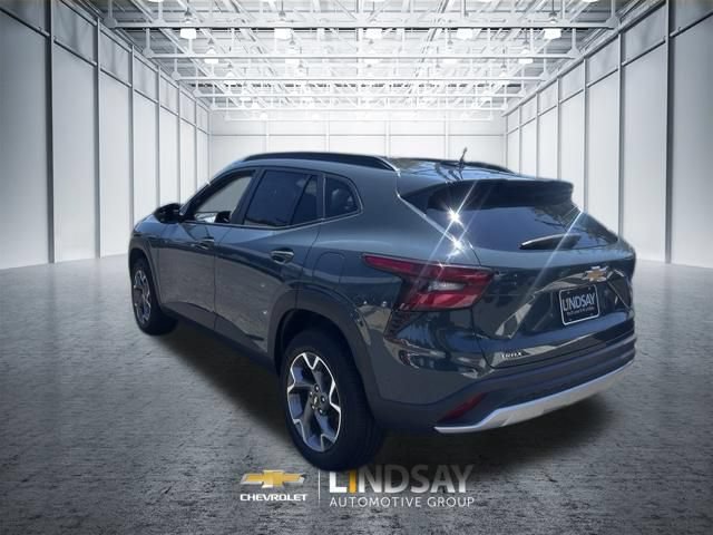 Used 2025 Chevrolet Trax LT FWD image 7