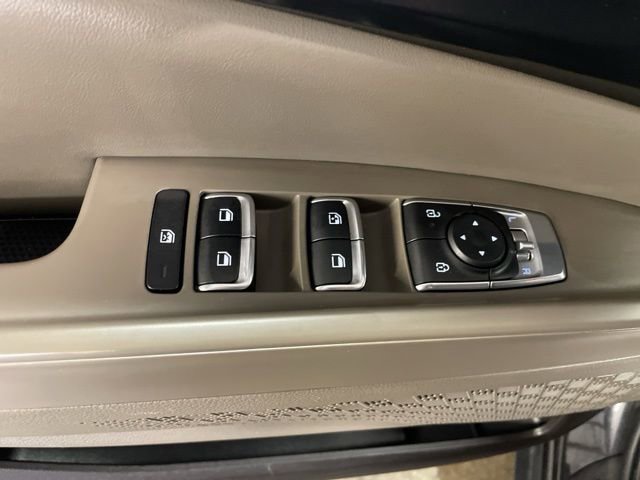 Used 2025 Kia Carnival image 14