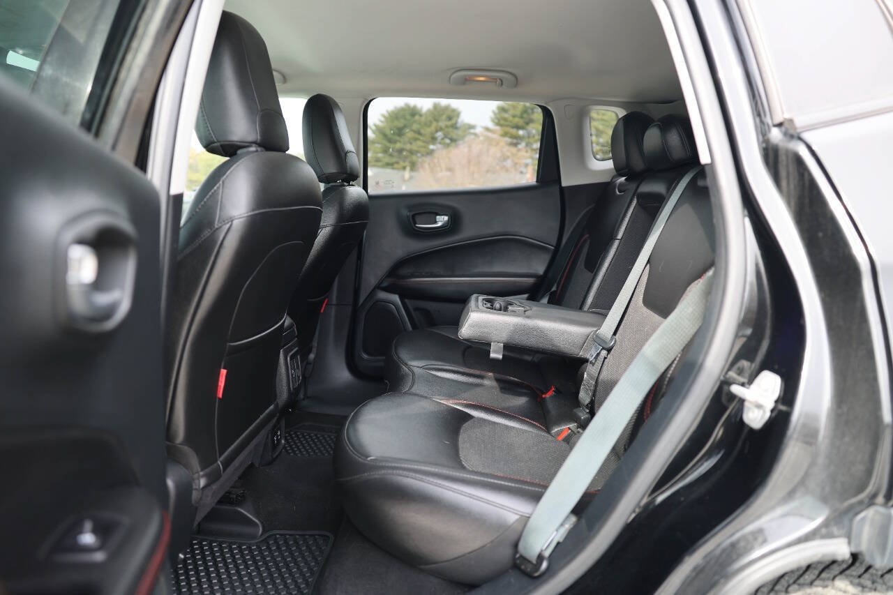 Used 2020 Jeep Compass Trailhawk AWD/4WD image 16