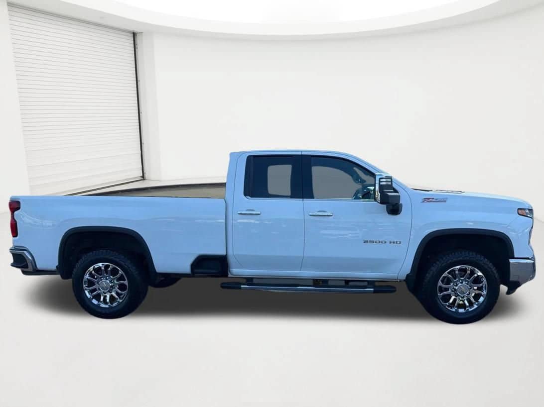 Used 2024 Chevrolet Silverado 2500 LTZ w/ LTZ Convenience Package AWD/4WD image 4