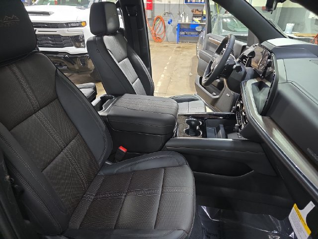 New 2026 Chevrolet Suburban High Country w/ LPO, Illumination Package AWD/4WD image 13