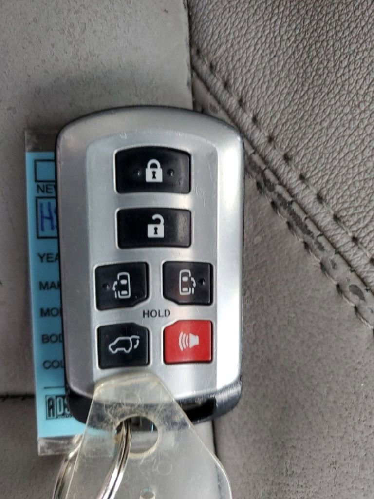 Used 2017 Toyota Sienna XLE Premium image 33