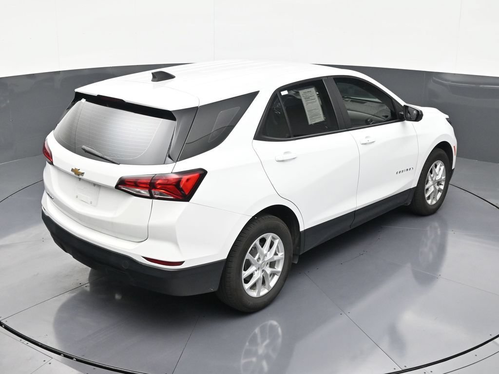 Used 2022 Chevrolet Equinox LS FWD image 16