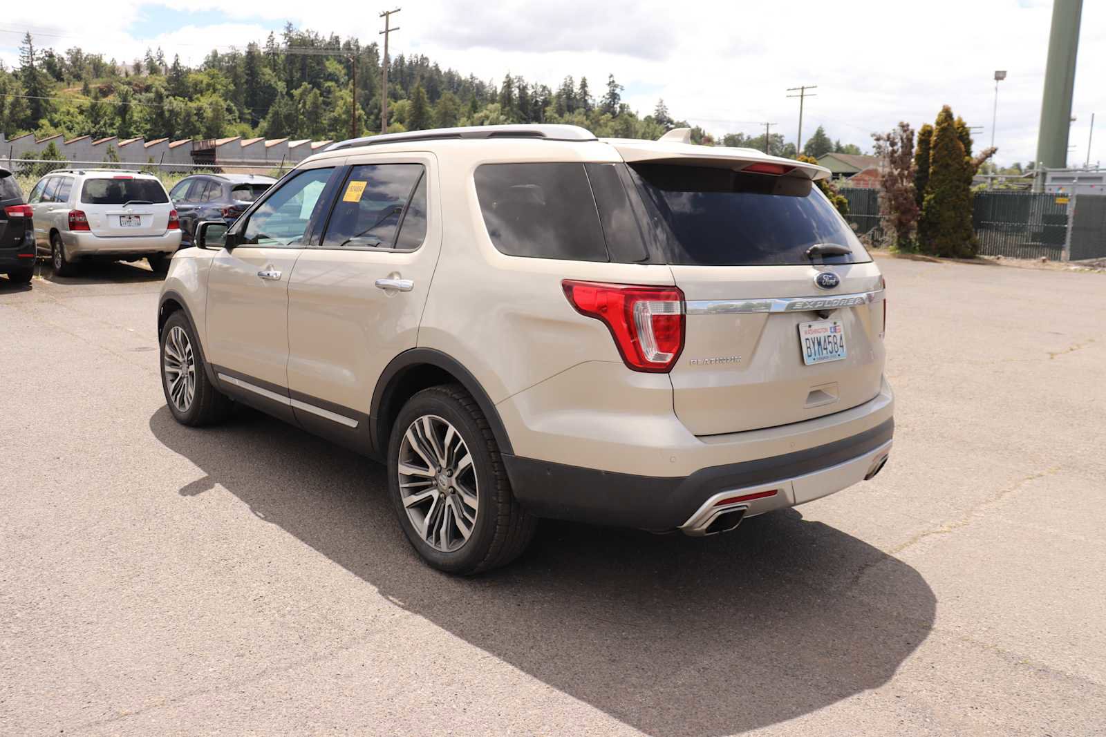Used 2017 Ford Explorer Platinum AWD/4WD image 7
