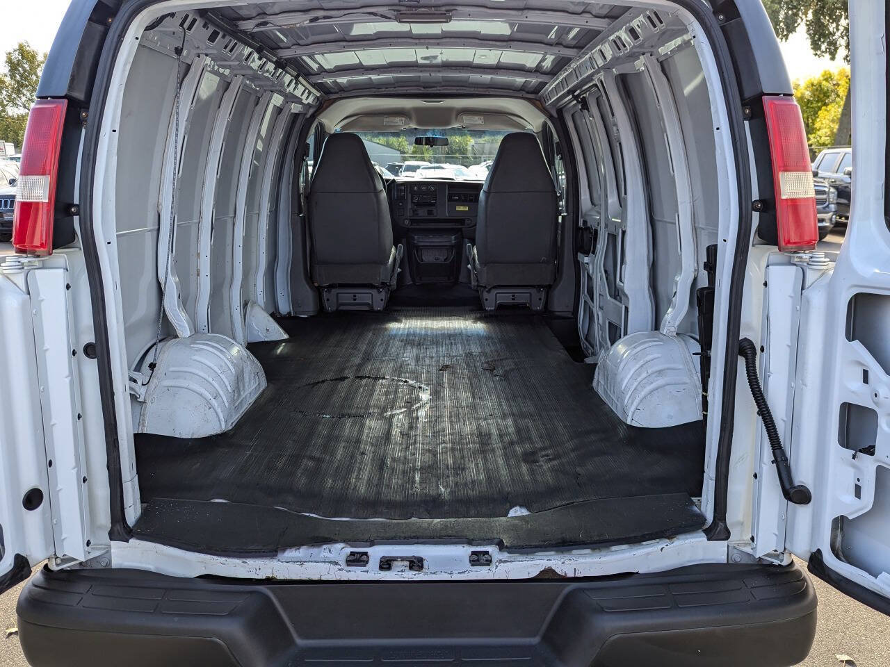 Used 2004 Chevrolet Express 1500 RWD image 14