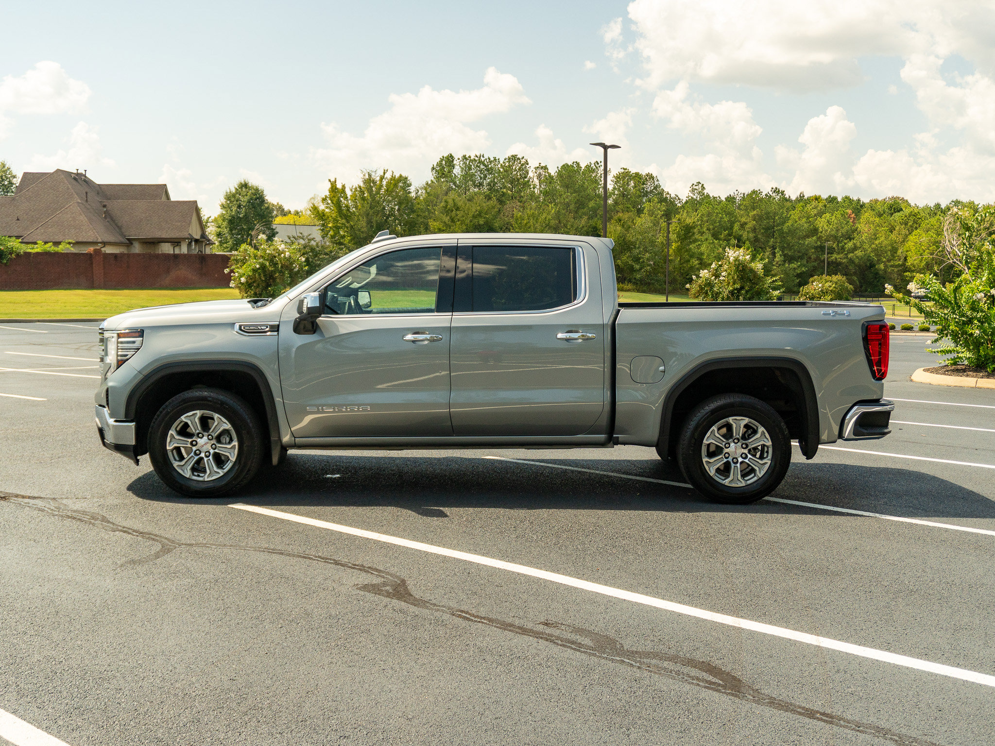 Used 2025 GMC Sierra 1500 SLT AWD/4WD image 9