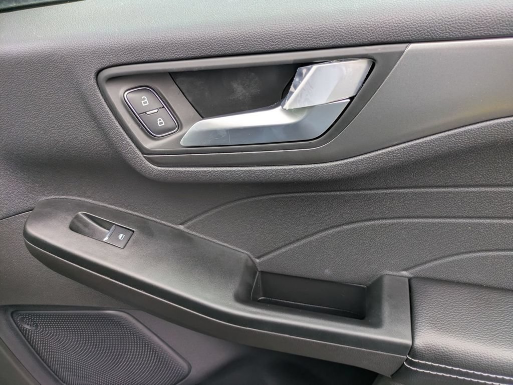 New 2024 Ford Escape SE FWD image 47