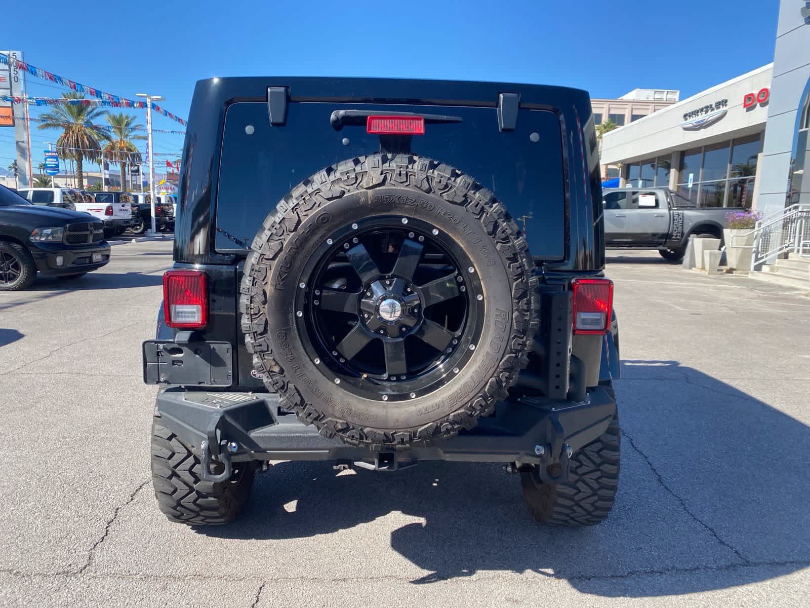 Used 2017 Jeep Wrangler Unlimited Rubicon w/ Connectivity Group AWD/4WD image 7