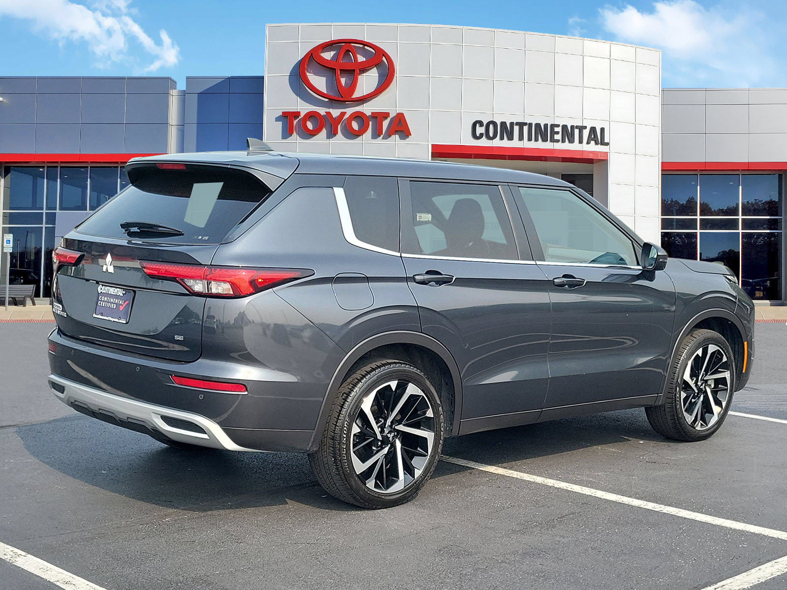Used 2024 Mitsubishi Outlander SE AWD/4WD image 5