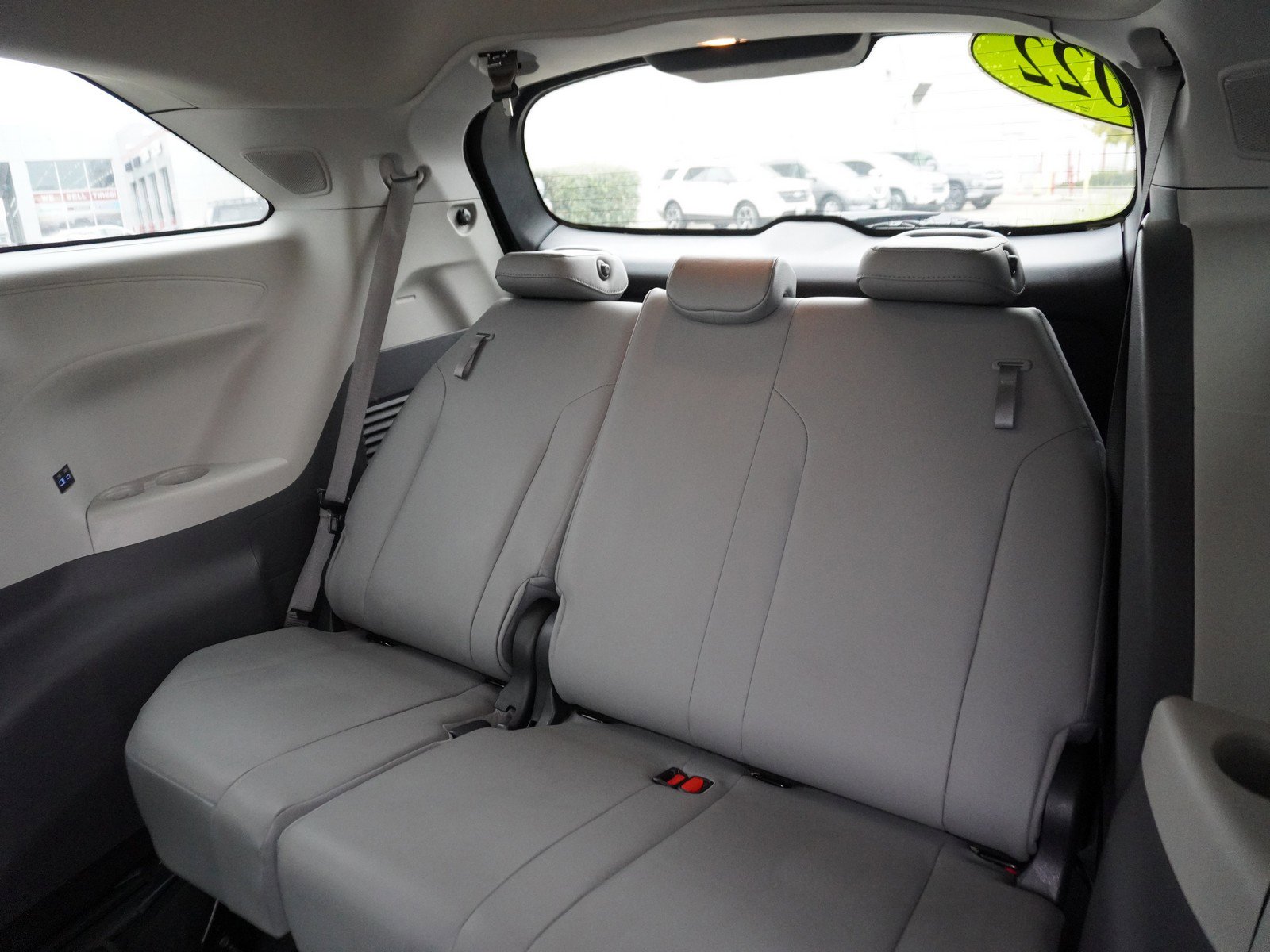 Used 2022 Toyota Sienna XLE image 12