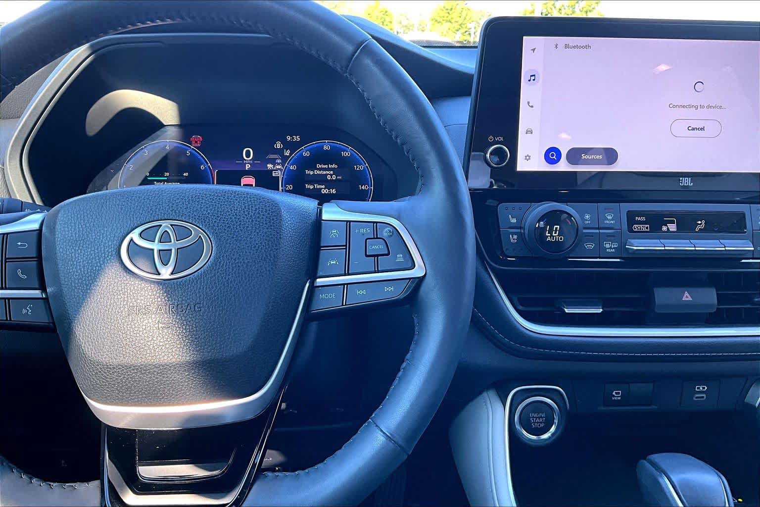 Used 2025 Toyota Grand Highlander AWD image 27