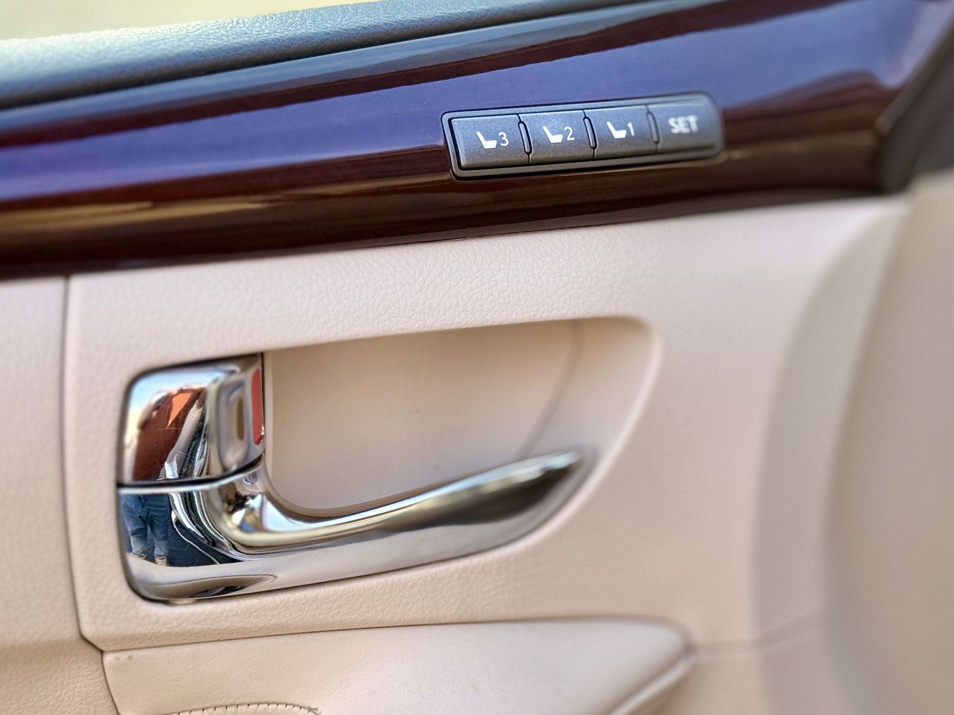 Used 2013 Lexus LX 570 4WD w/ Luxury Pkg image 20