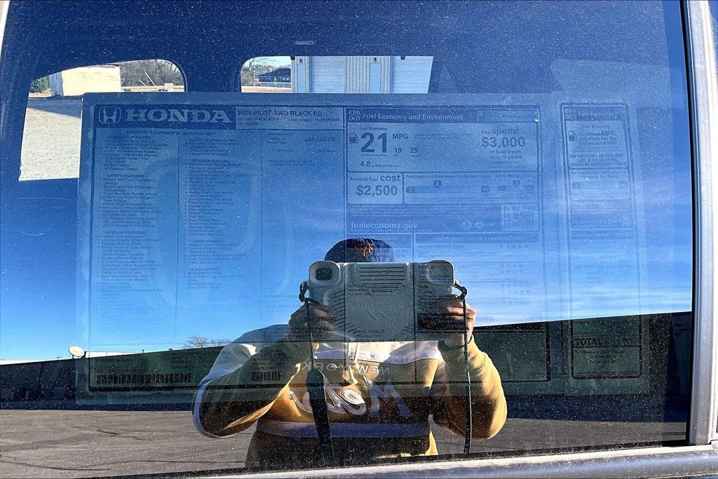 New 2025 Honda Pilot Black Edition image 14