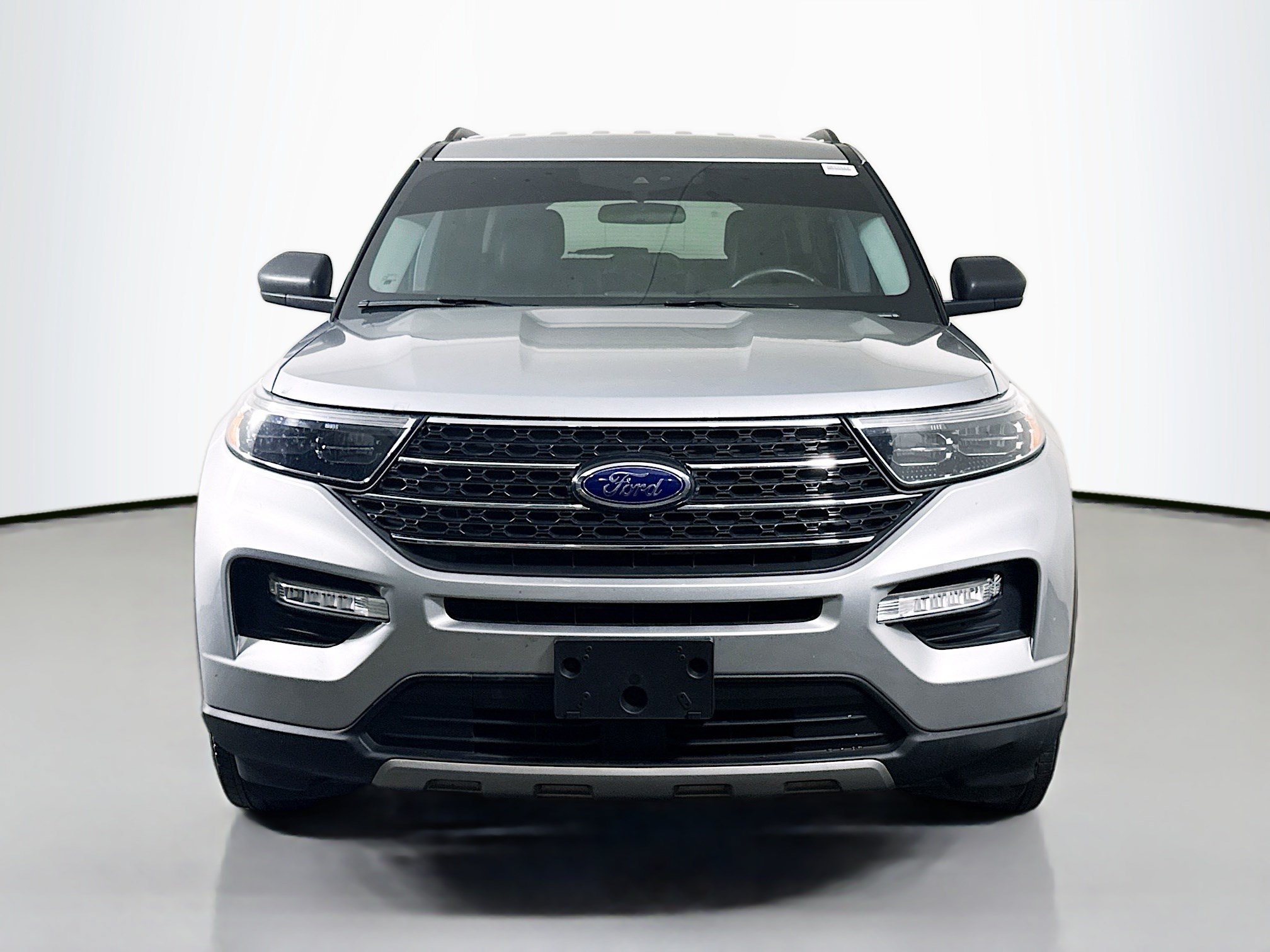 Used 2023 Ford Explorer XLT w/ Equipment Group 202A RWD image 2