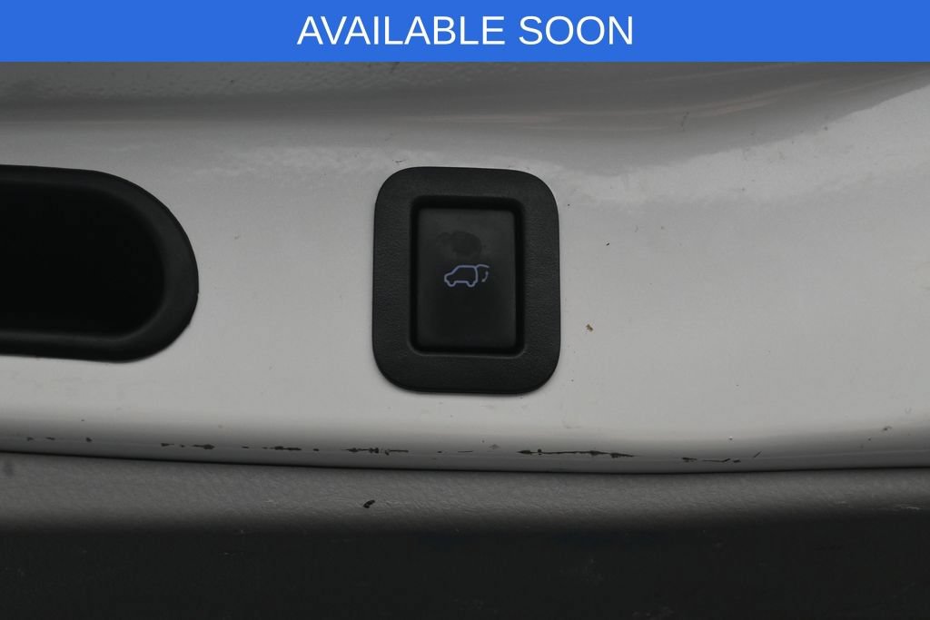 Used 2016 Toyota Highlander XLE AWD/4WD image 32