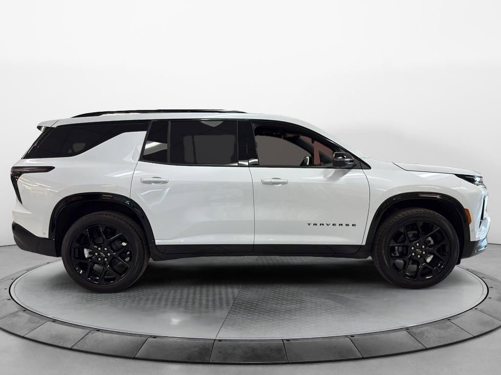 New 2026 Chevrolet Traverse RS w/ LPO, Floor Liner Package AWD/4WD image 4