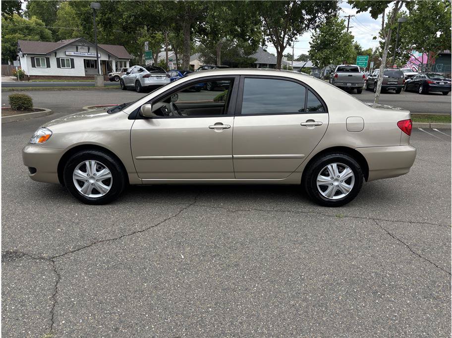 Used 2005 Toyota Corolla LE FWD image 2