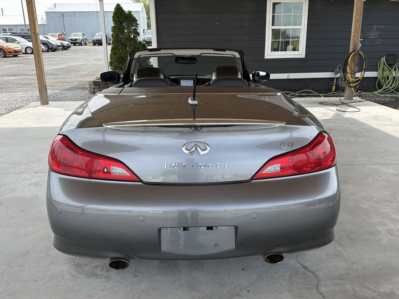 Used 2010 INFINITI G37 Convertible w/ Premium Pkg RWD image 4