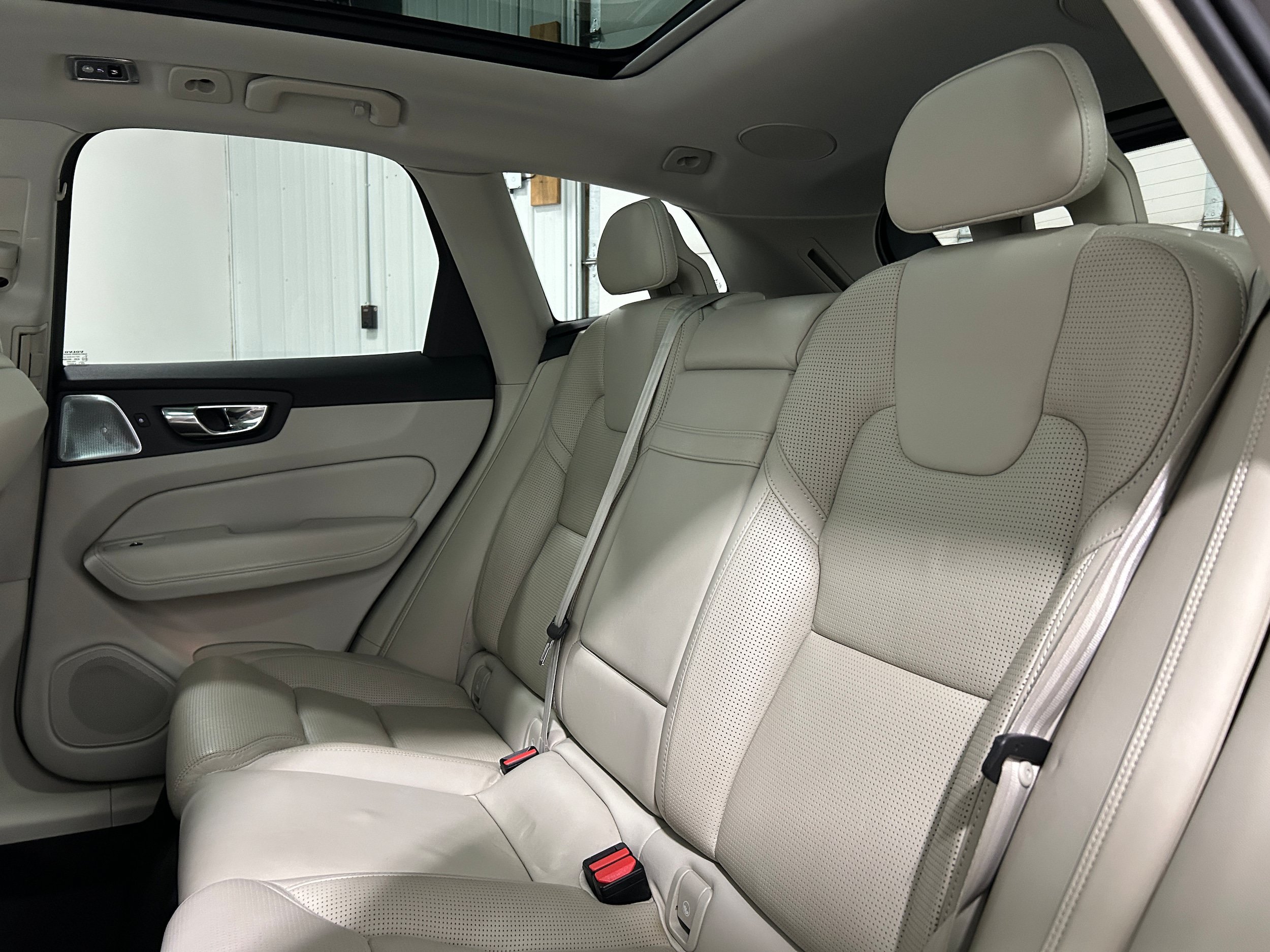 Used 2018 Volvo XC60 T6 Inscription w/ Luxury Seat Package AWD/4WD image 30