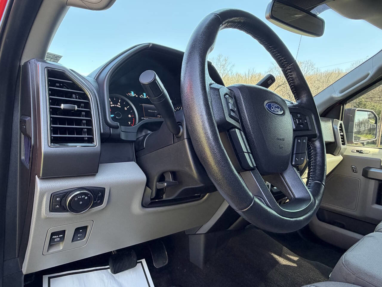 Used 2019 Ford F150 XLT w/ Equipment Group 302A Luxury AWD/4WD image 16