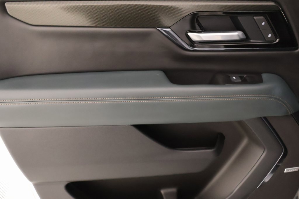 Used 2025 GMC Yukon XL AT4 w/ AT4 Premium Package image 18