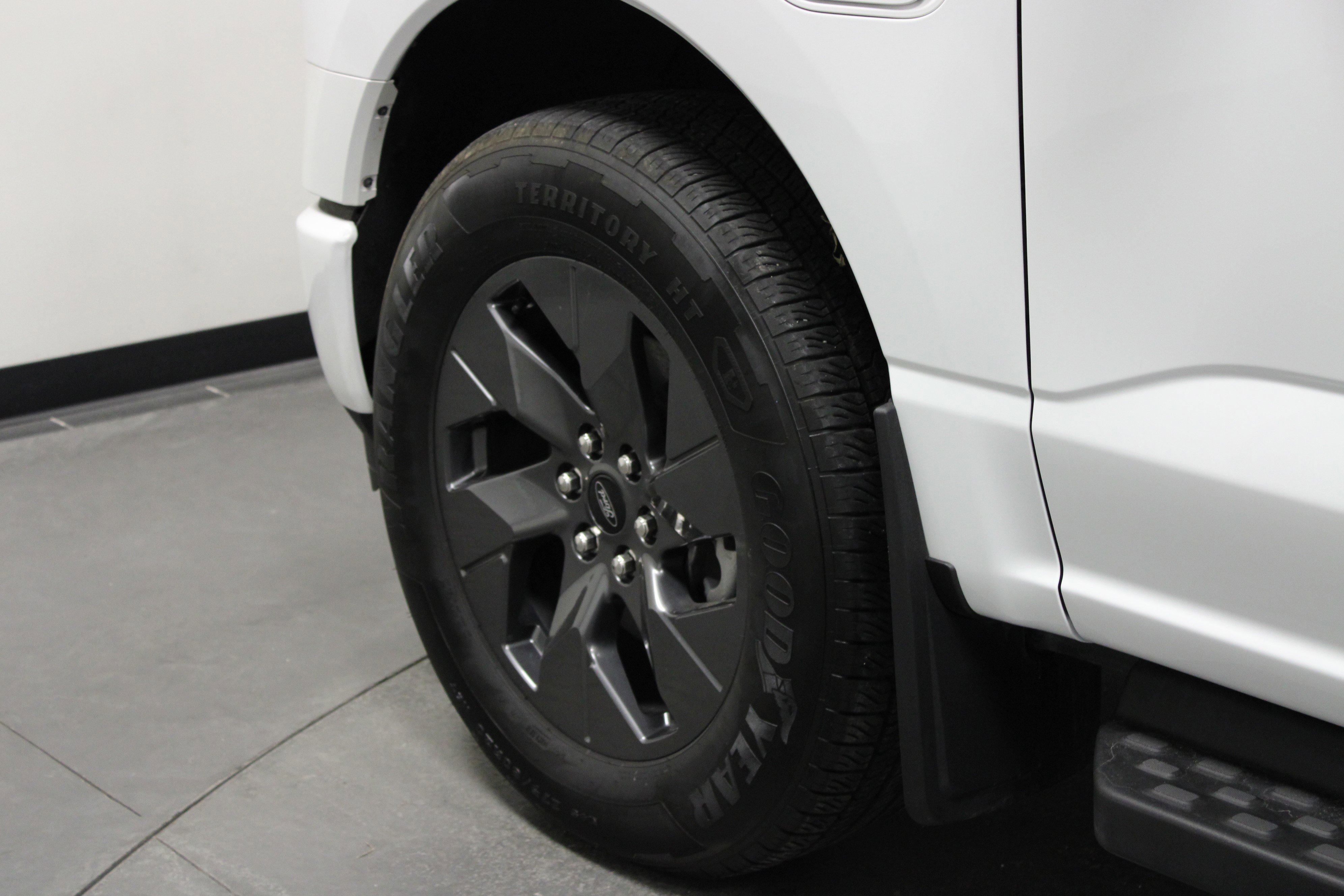 Used 2024 Ford F150 Lightning Lariat image 10