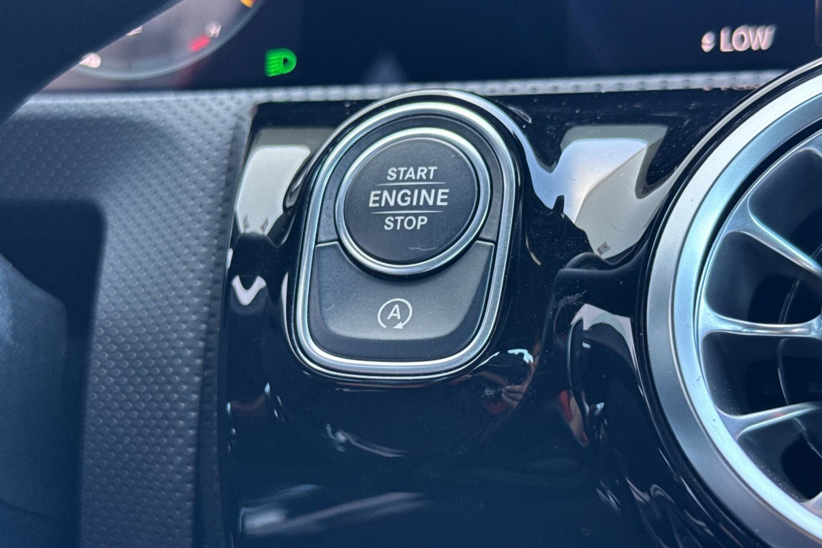 Used 2022 Mercedes-Benz CLA 250 image 32