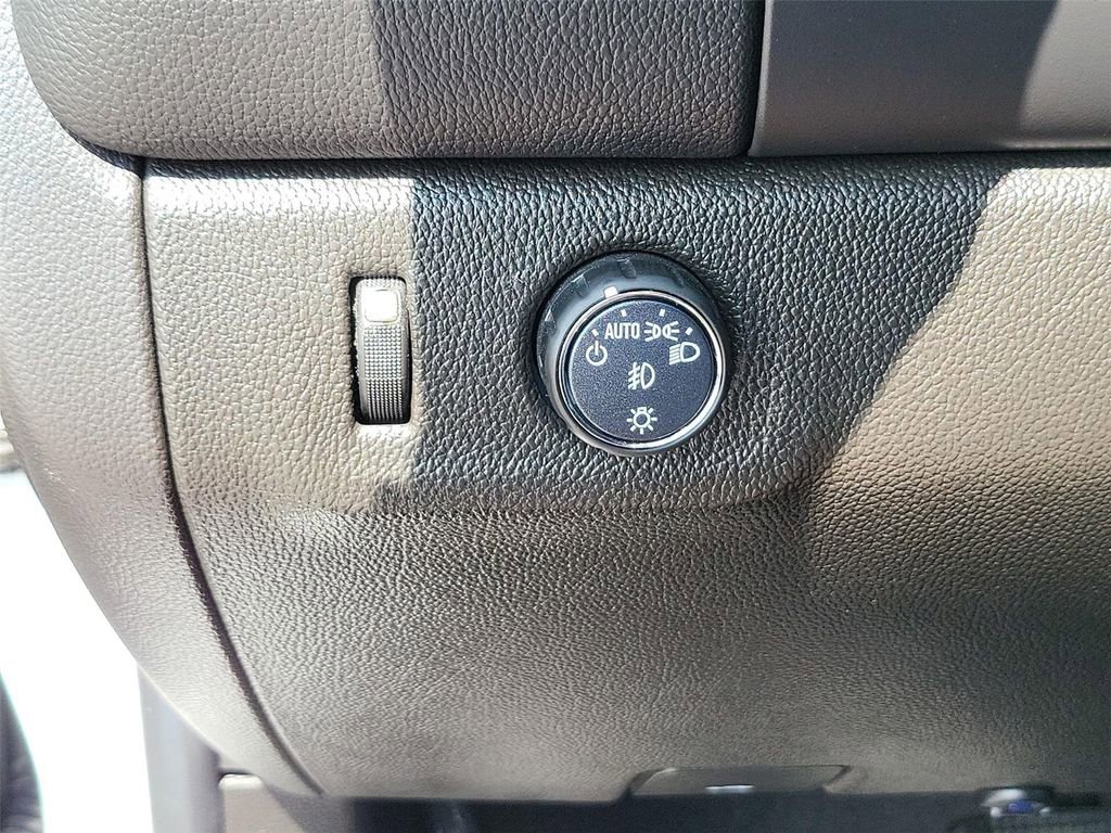 Used 2021 Chevrolet Colorado LT w/ Safety Package RWD image 9