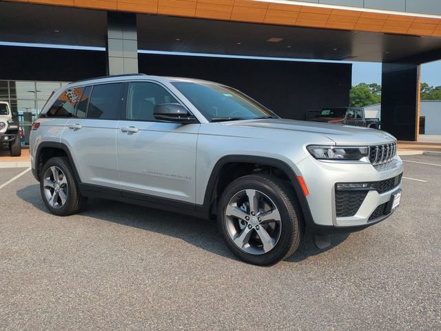 New 2026 Jeep Grand Cherokee Limited w/ Trailer Tow Package AWD/4WD image 2