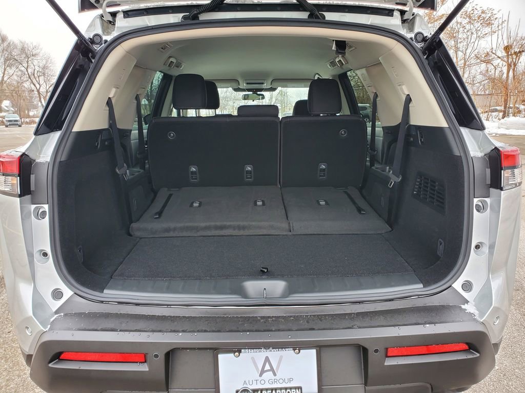 New 2025 Nissan Pathfinder S image 9