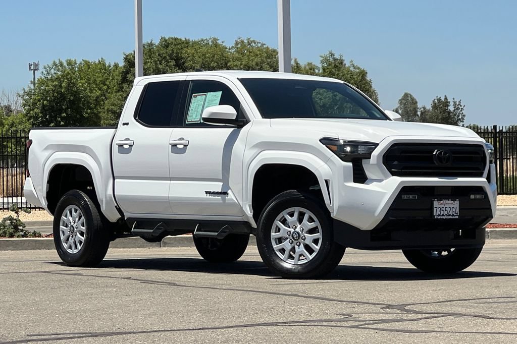 Certified 2025 Toyota Tacoma SR5 w/ SR5 Upgrade Package AWD/4WD image 2