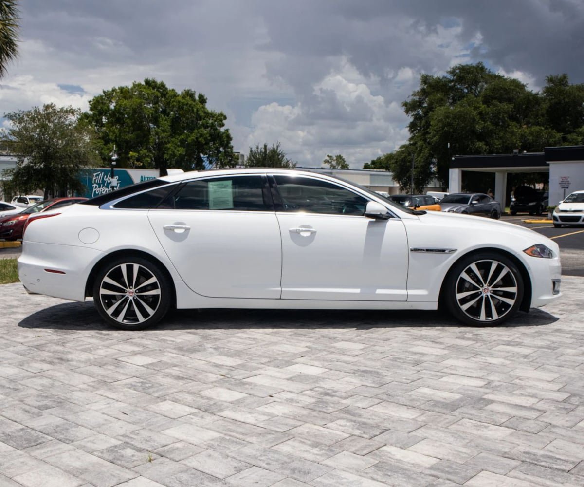 Used 2019 Jaguar XJ L Portfolio RWD image 12