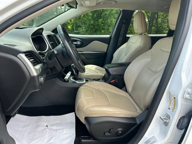 Used 2016 Jeep Cherokee Limited w/ Luxury Group AWD/4WD image 17