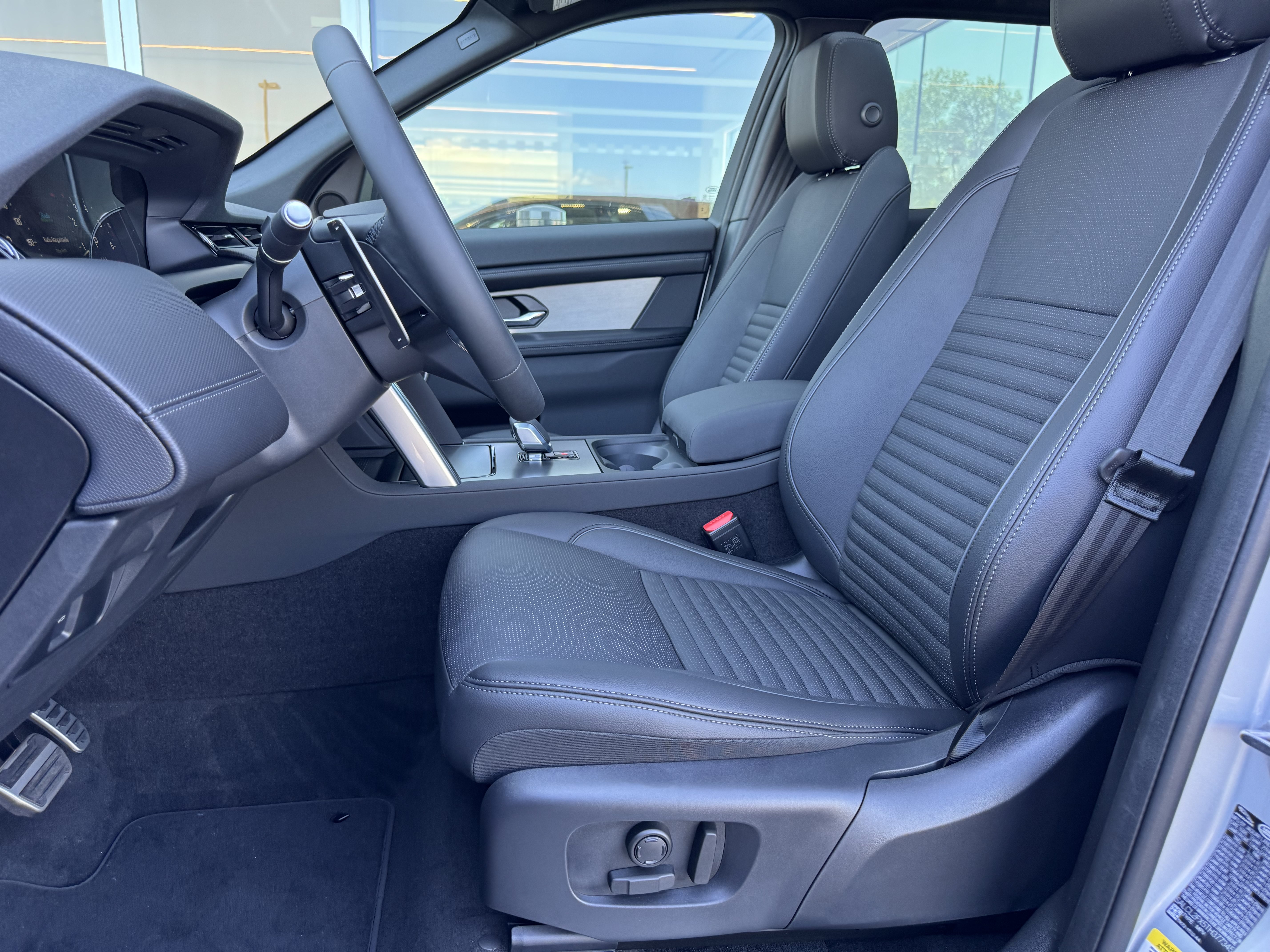 New 2026 Land Rover Discovery Sport Landmark AWD/4WD image 15