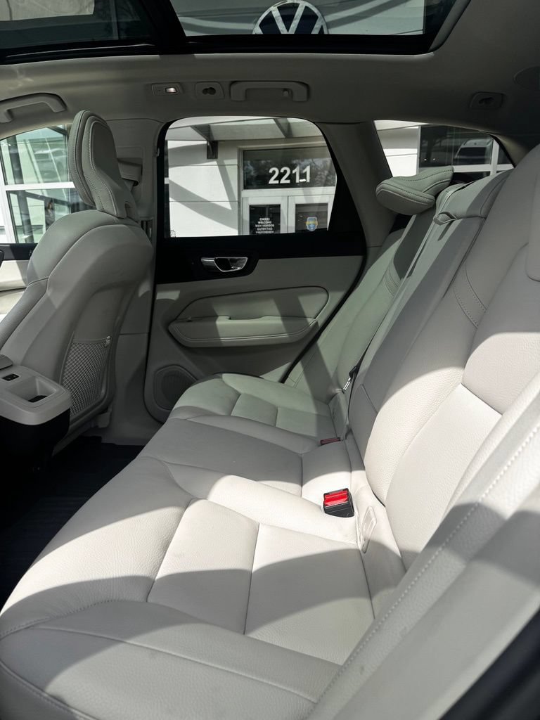 Used 2023 Volvo XC60 B5 Plus w/ Climate Package AWD/4WD image 18