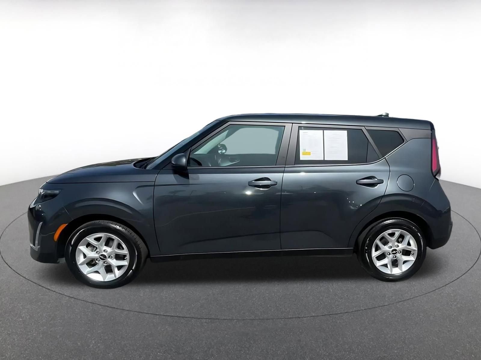 Used 2025 Kia Soul LX w/ LX Technology Package FWD image 8