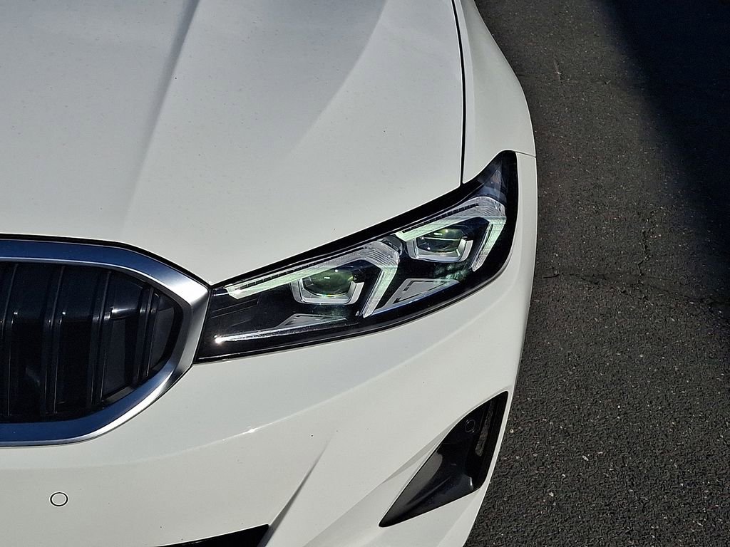 Used 2023 BMW 330e xDrive w/ Premium Package AWD/4WD image 9