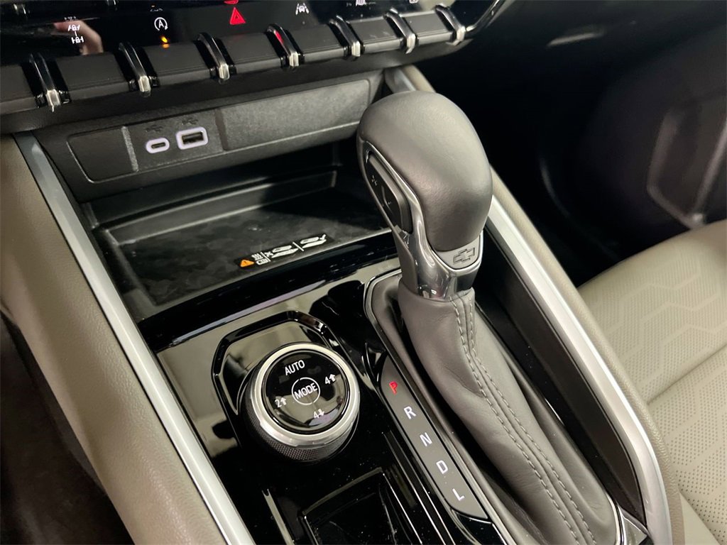 Used 2025 Chevrolet Colorado ZR2 w/ Technology Package image 17