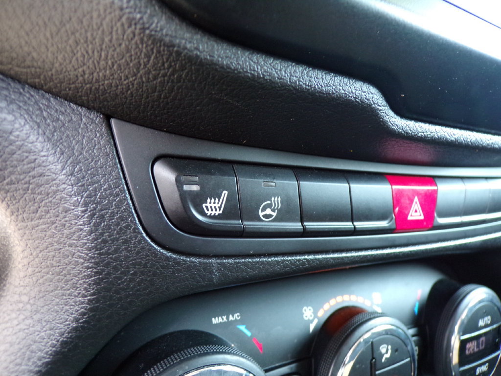 Used 2015 Jeep Renegade Latitude w/ Popular Equipment Group AWD/4WD image 21