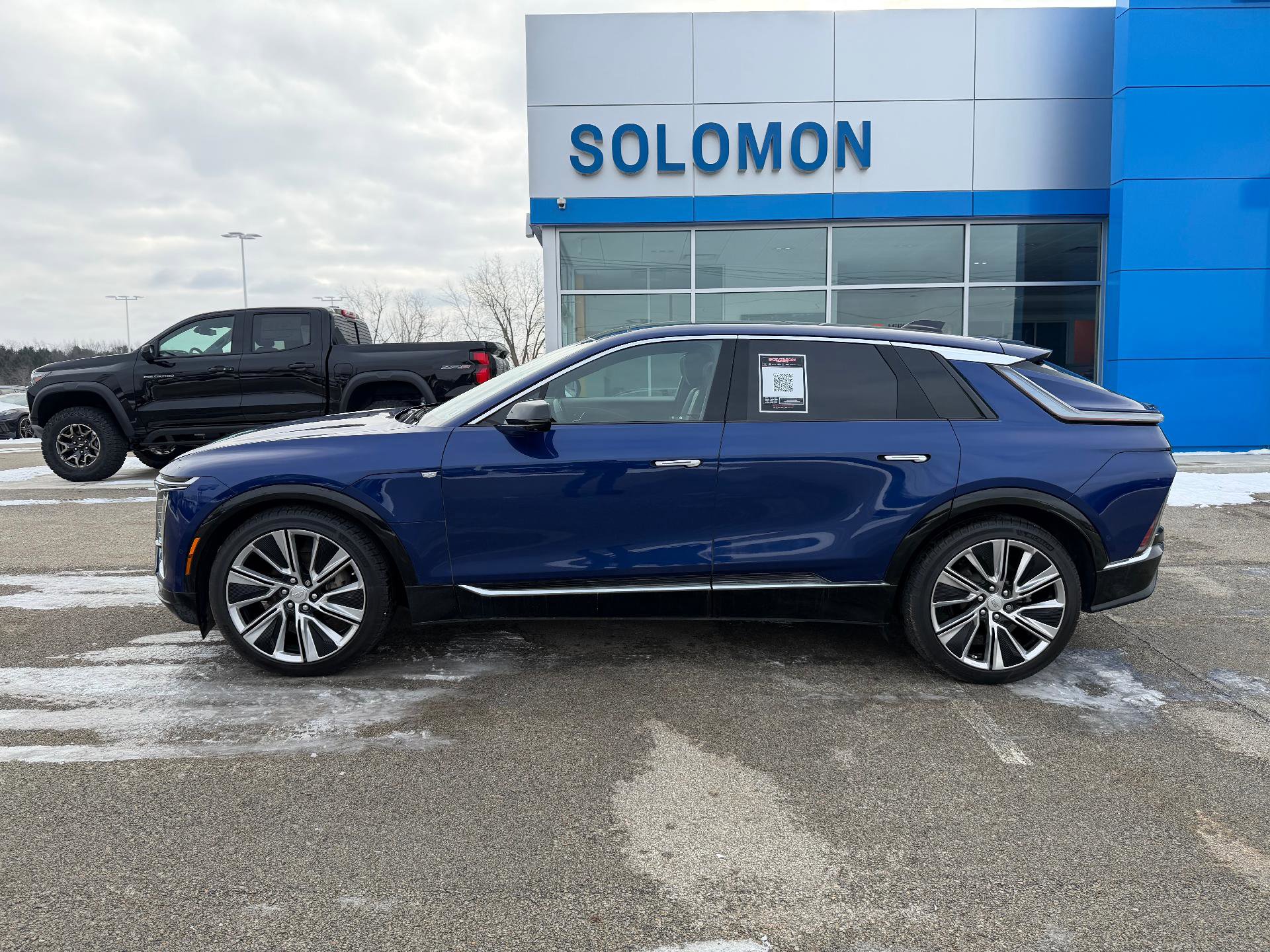 Used 2024 Cadillac Lyriq Luxury w/ LPO, Floor Liner Package image 2