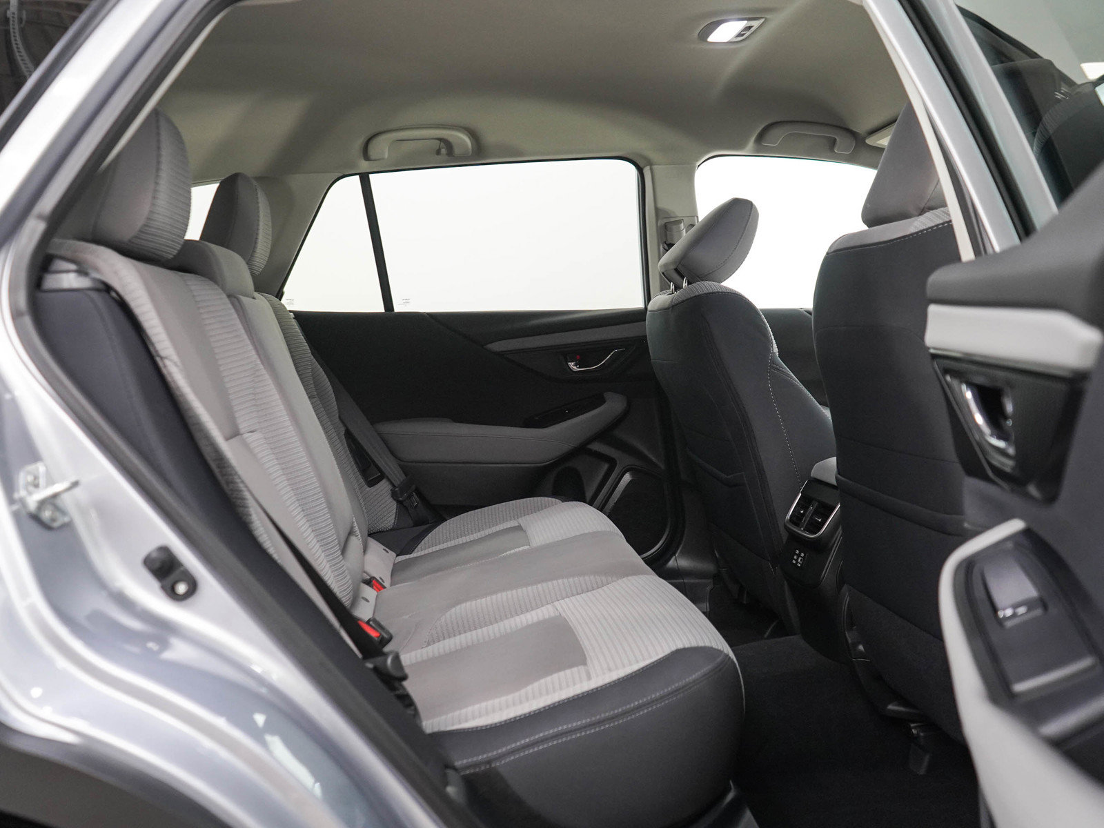Used 2025 Subaru Outback Premium AWD/4WD image 12