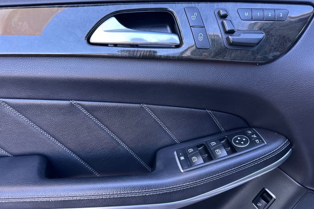 Used 2016 Mercedes-Benz GL 550 4MATIC image 10