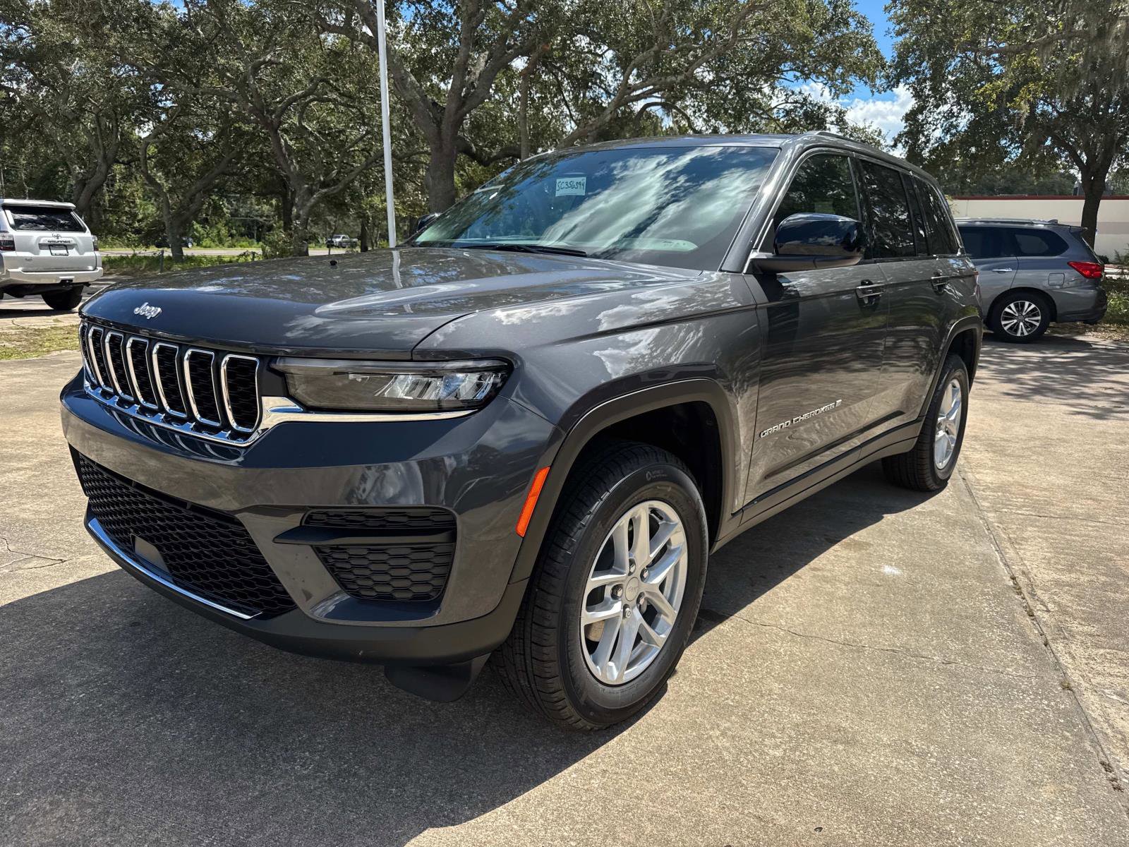 New 2025 Jeep Grand Cherokee Laredo X w/ Luxury Tech Group I image 7