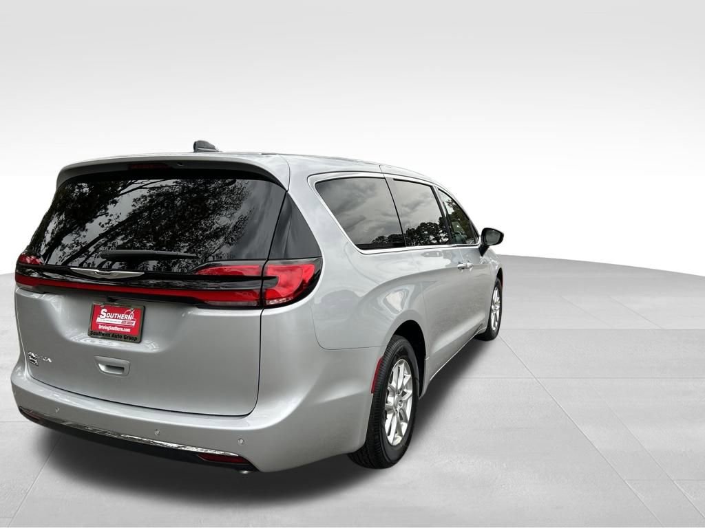 New 2026 Chrysler Pacifica Select image 7