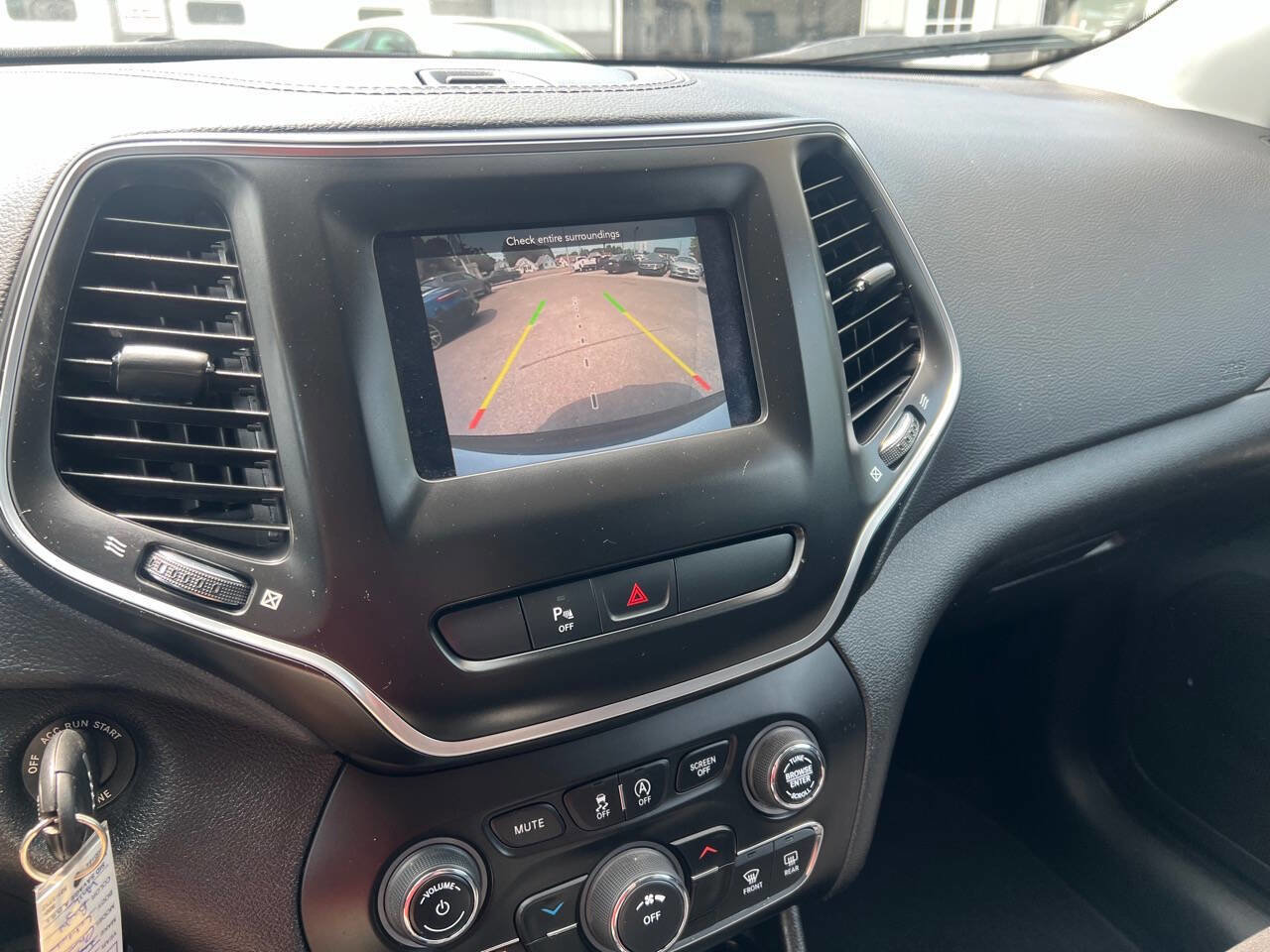 Used 2020 Jeep Cherokee Latitude image 11