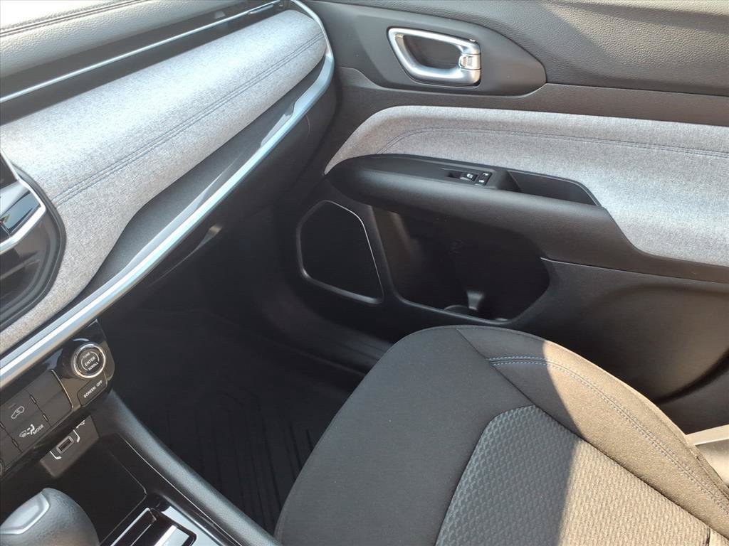 Used 2025 Jeep Compass Sport AWD/4WD image 25