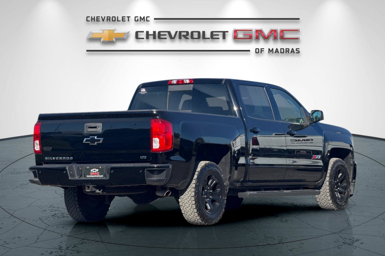 Used 2017 Chevrolet Silverado 1500 LTZ Z71 w/ Midnight Edition AWD/4WD image 3