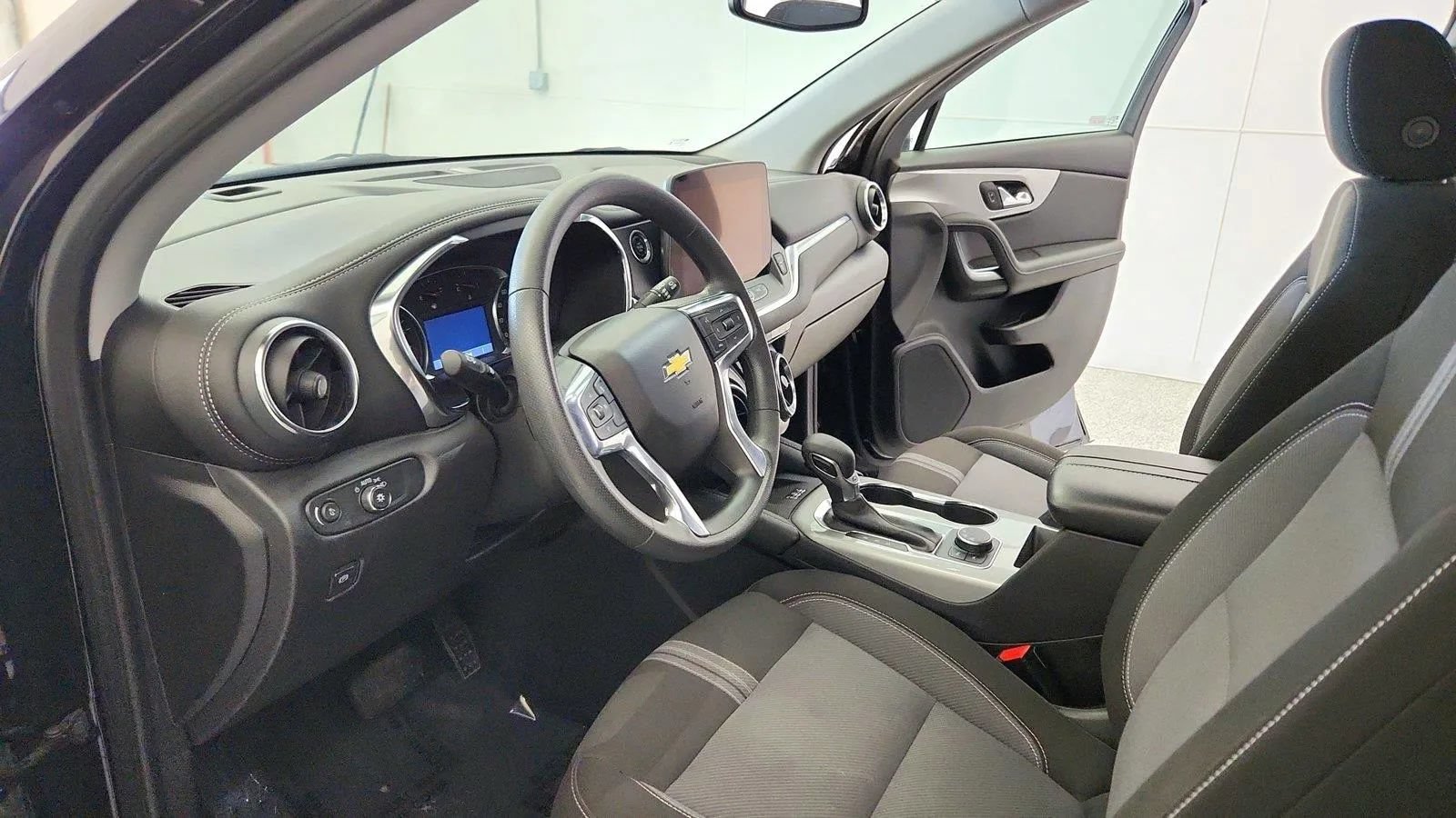 Used 2024 Chevrolet Blazer LT w/ Convenience Package FWD image 22