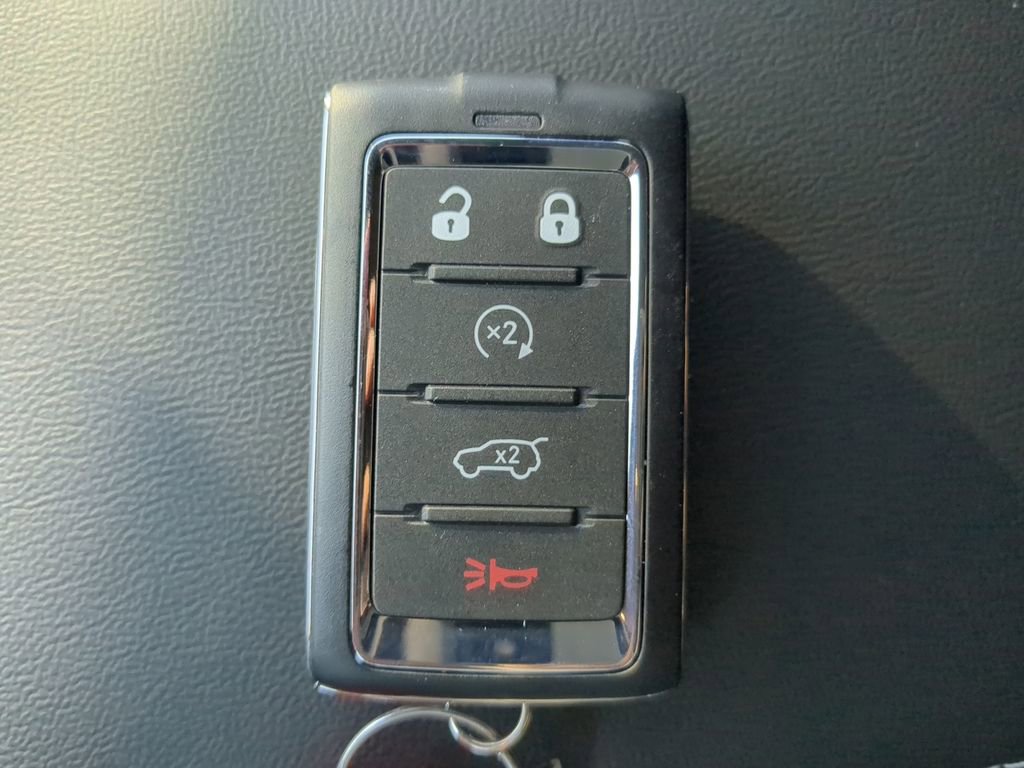 Used 2025 Jeep Grand Cherokee Laredo X w/ Luxury Tech Group I RWD image 7