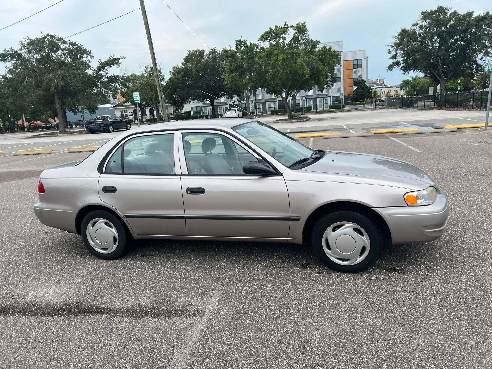 Used 1998 Toyota Corolla CE FWD image 10